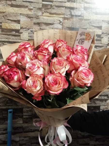 Двухцветные розы в Волгограде